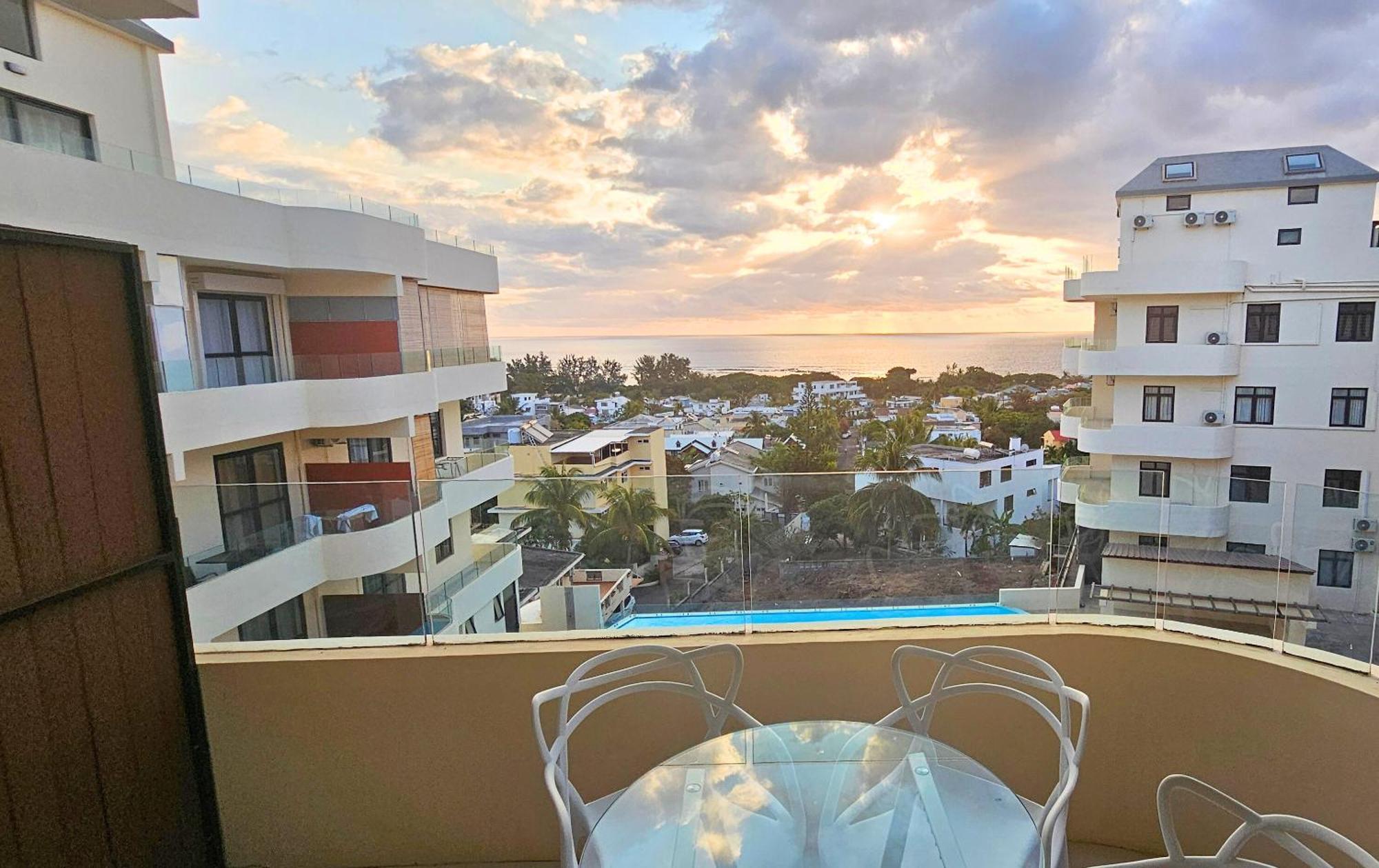 Appartement Zen Retreat With Stunning Sea Views And Sunsets à Flic-en-Flacq Extérieur photo